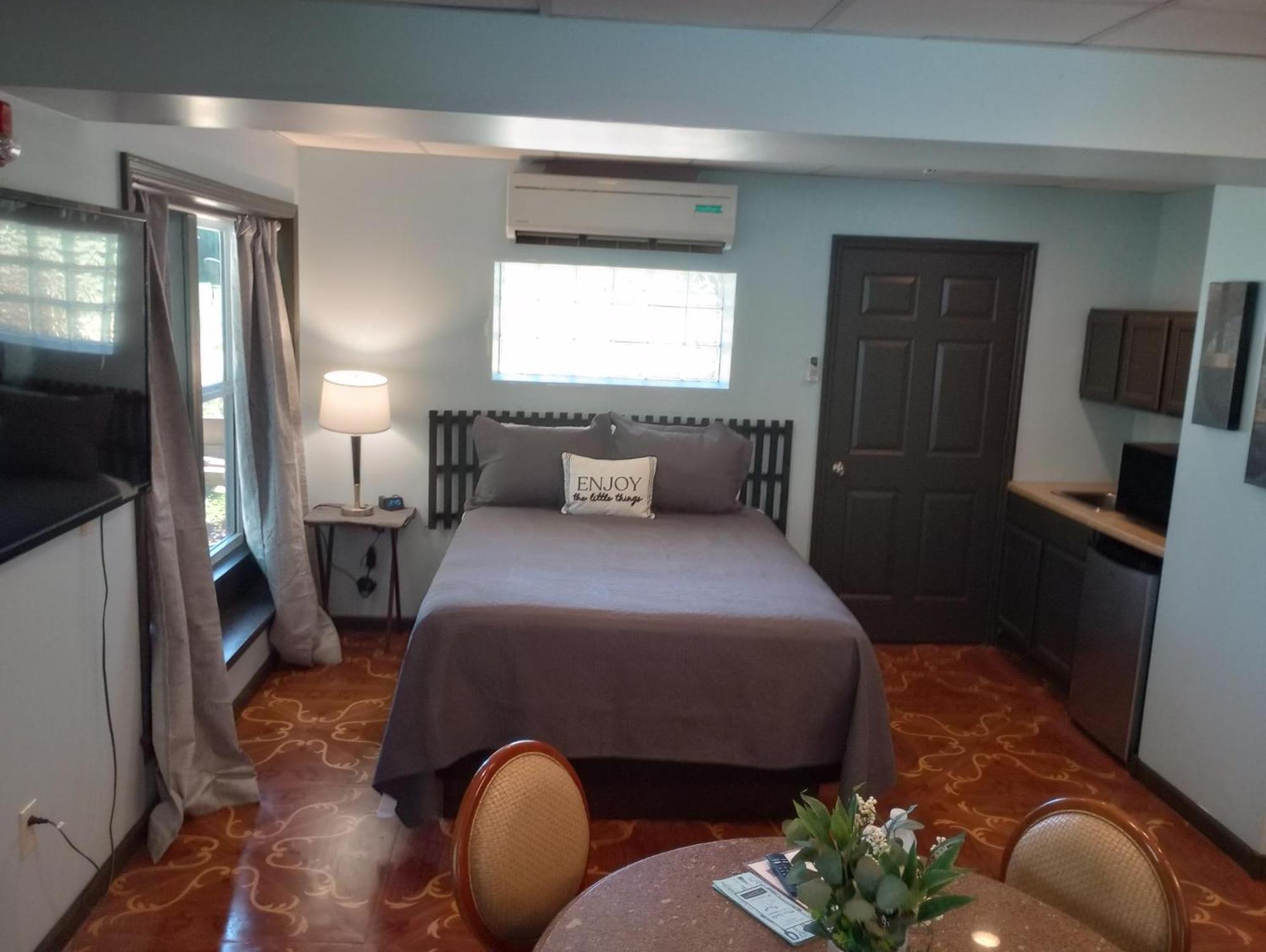 Elk River Hotel & Cafe Sutton Экстерьер фото