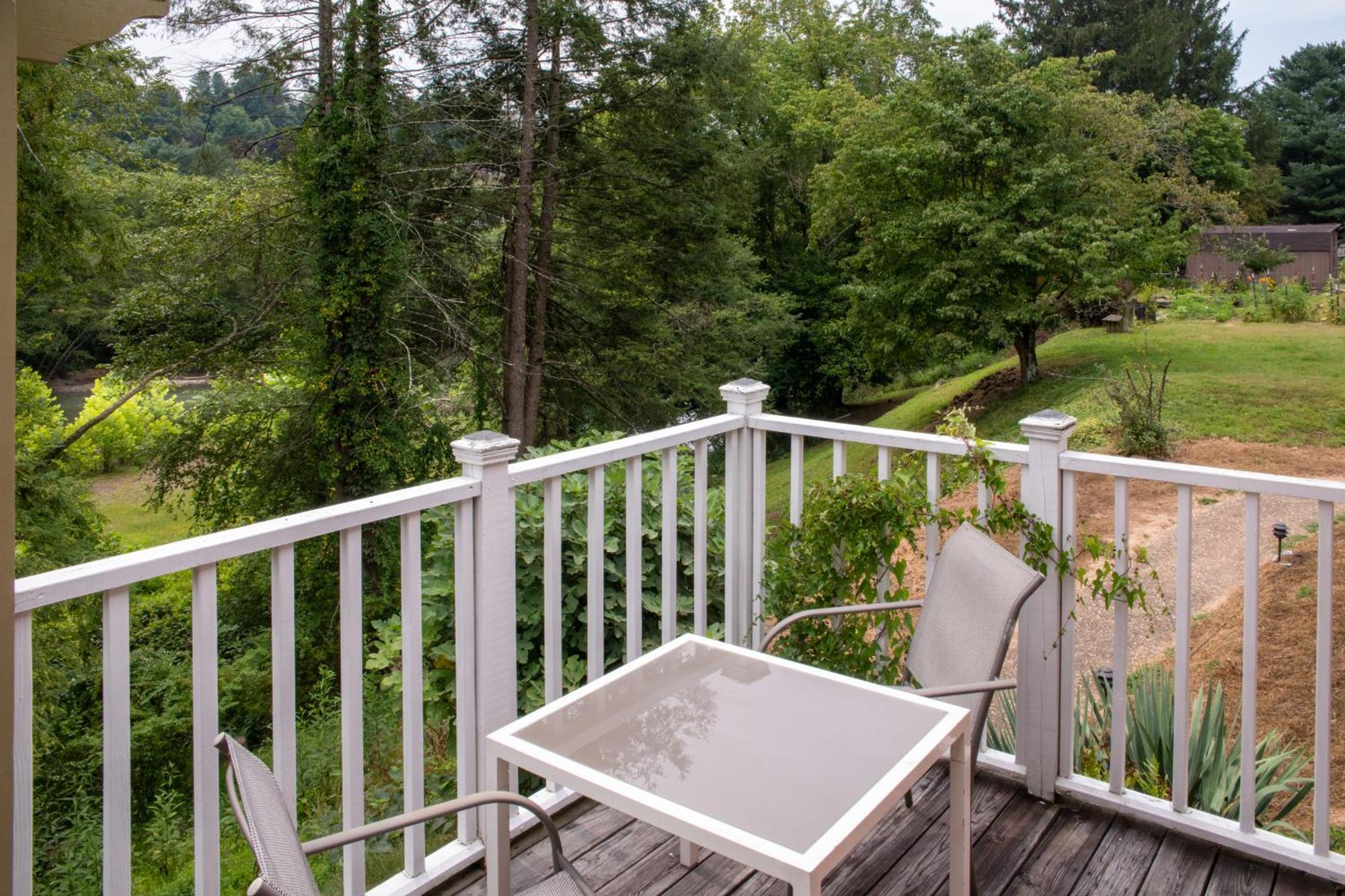 Elk River Hotel & Cafe Sutton Экстерьер фото