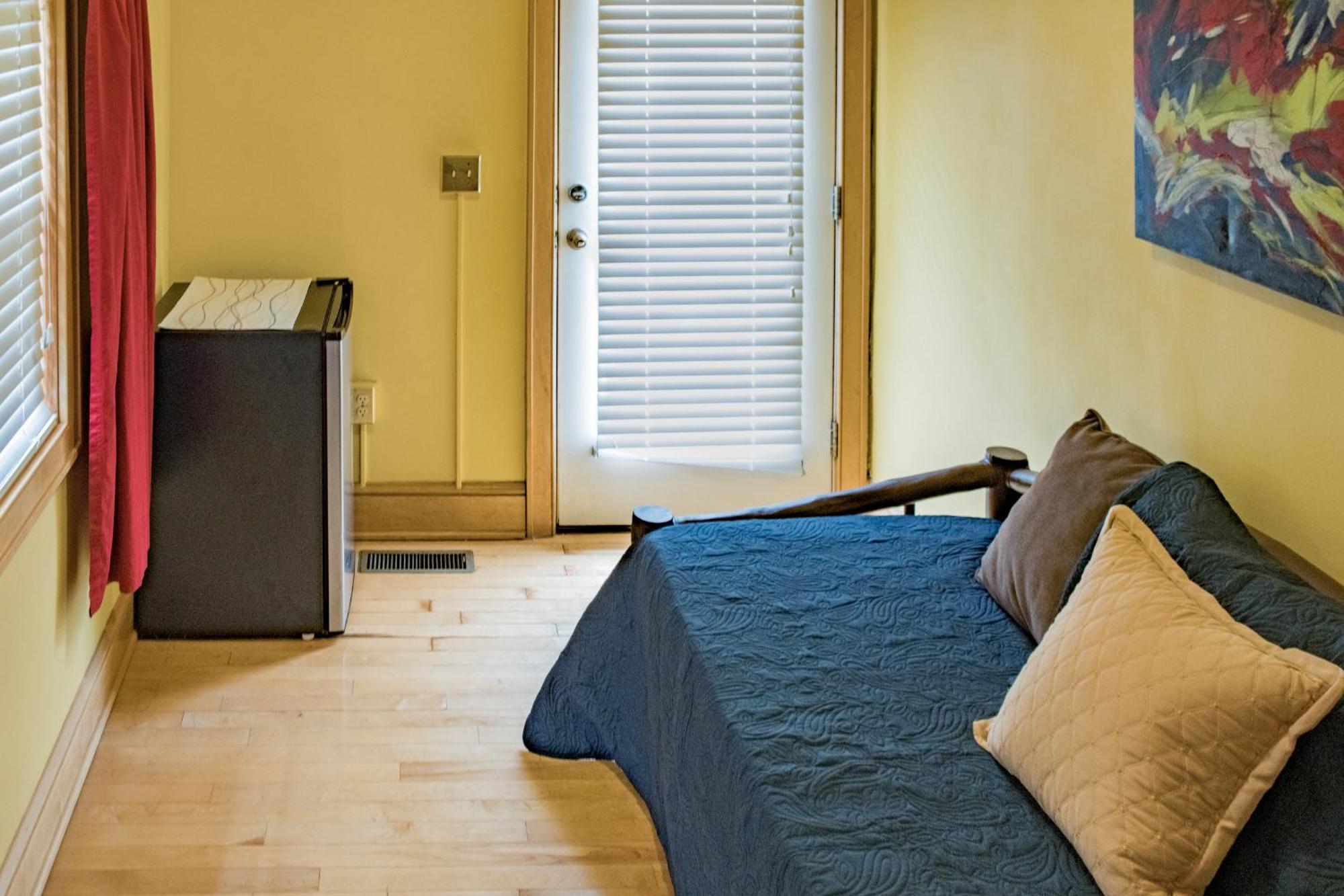 Elk River Hotel & Cafe Sutton Экстерьер фото