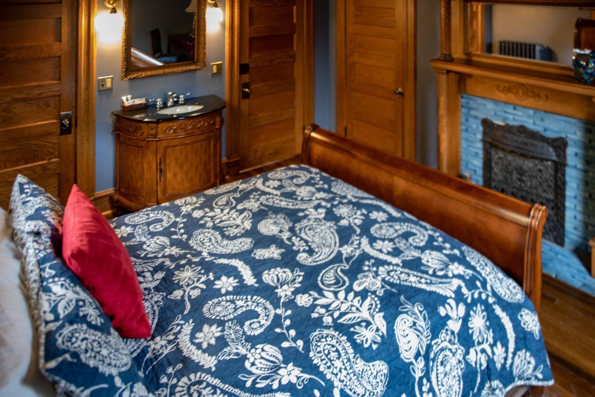 Elk River Hotel & Cafe Sutton Экстерьер фото