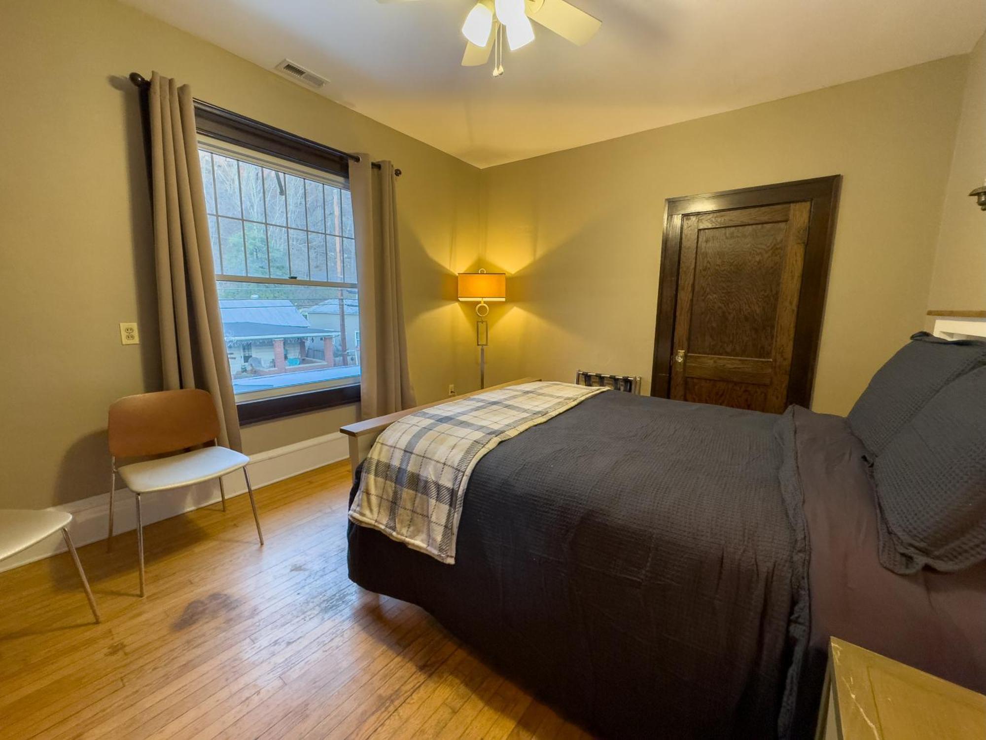 Elk River Hotel & Cafe Sutton Экстерьер фото